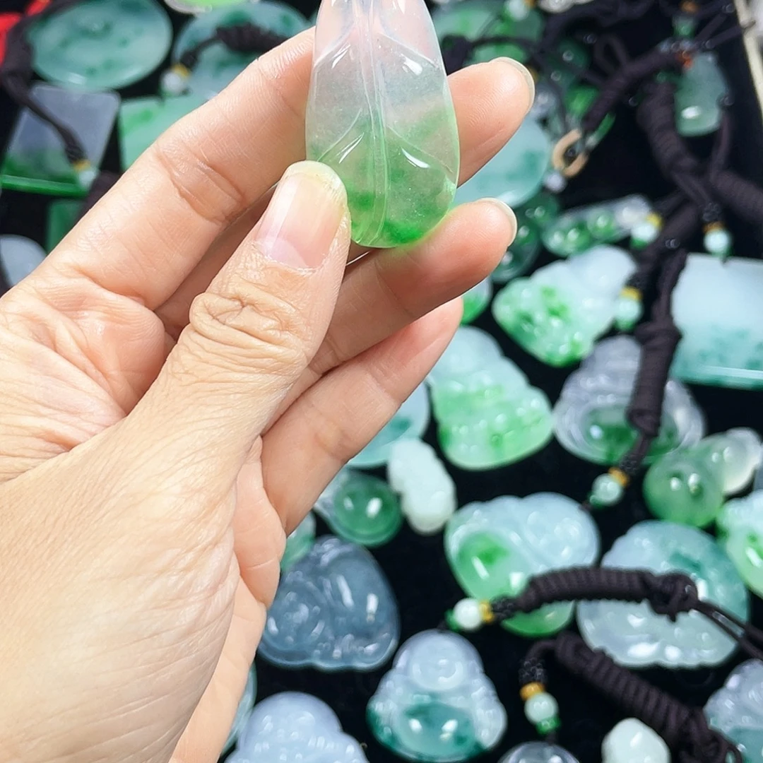 翡翠未镶嵌颈饰吊坠