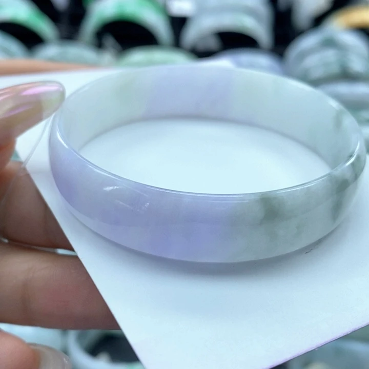 翡翠未镶嵌手镯公主