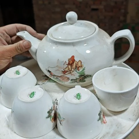 库存微瑕三打白骨精多孔茶壶一套容量800