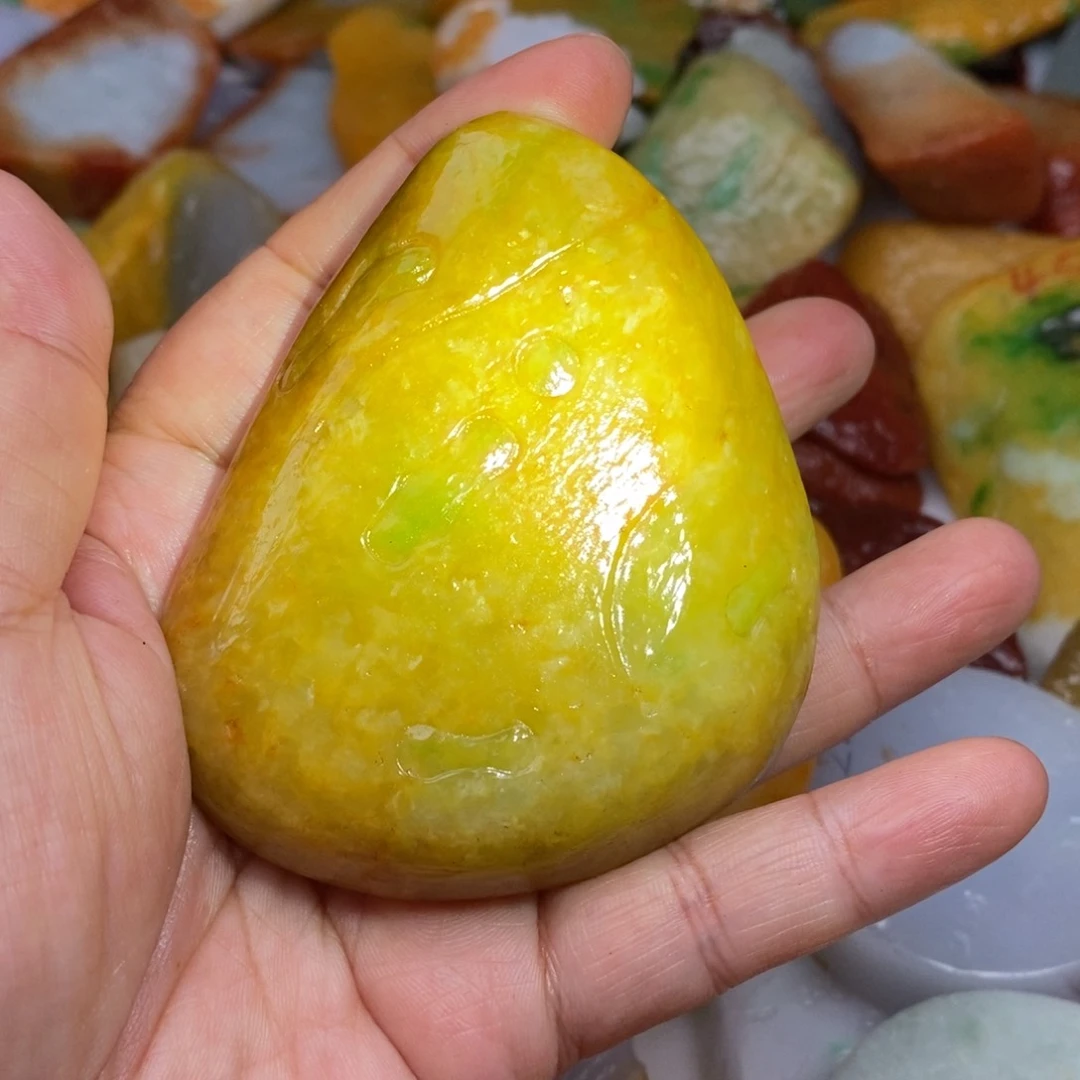 翡翠未镶嵌颈饰缅甸的