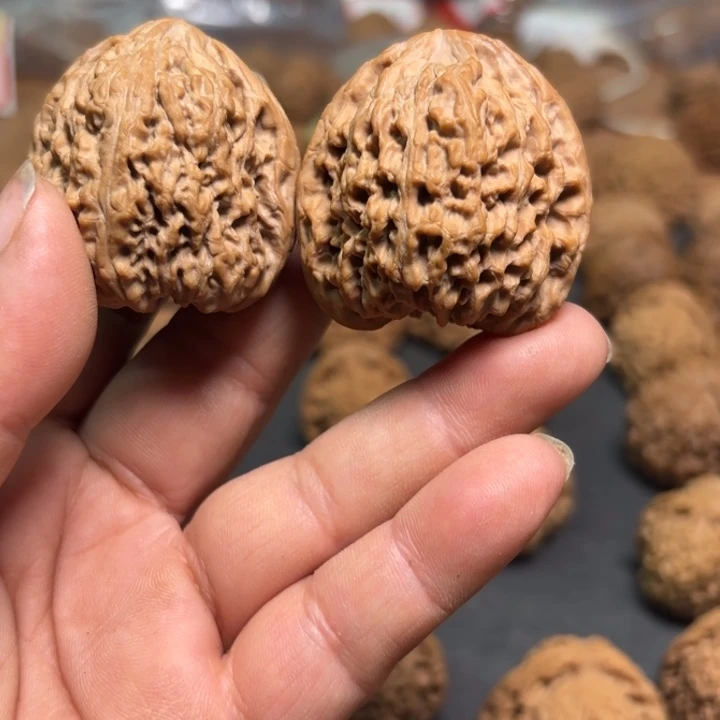 站****人琢鹿南疆石文玩核桃