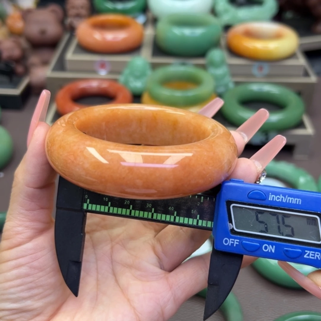 未镶嵌手镯石英岩玉