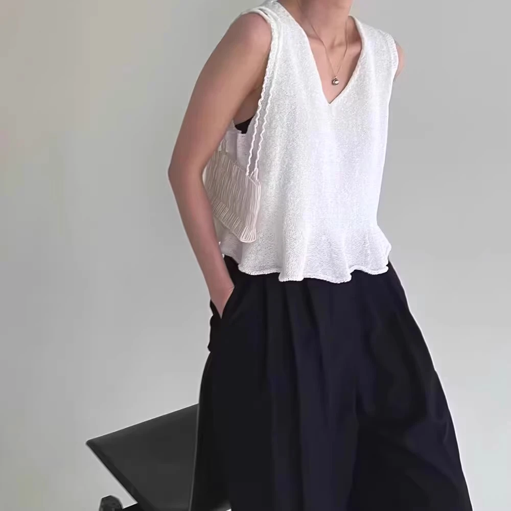 泡菜 LamagieFemme 2025新款荷叶边V领针织背心