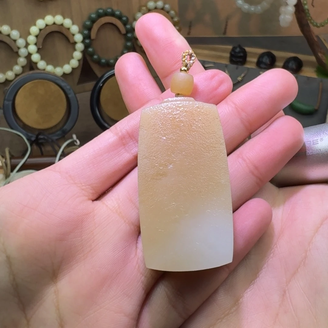 和田玉18K金镶嵌颈饰