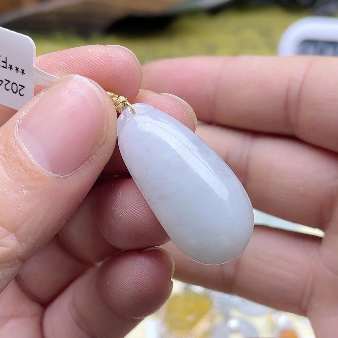 翡翠颈饰未镶嵌回流