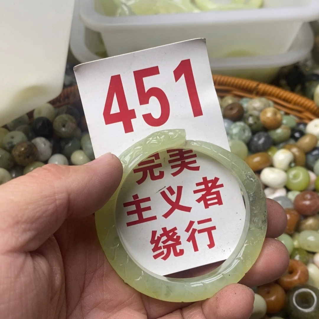 蛇纹石玉挂坠未镶嵌