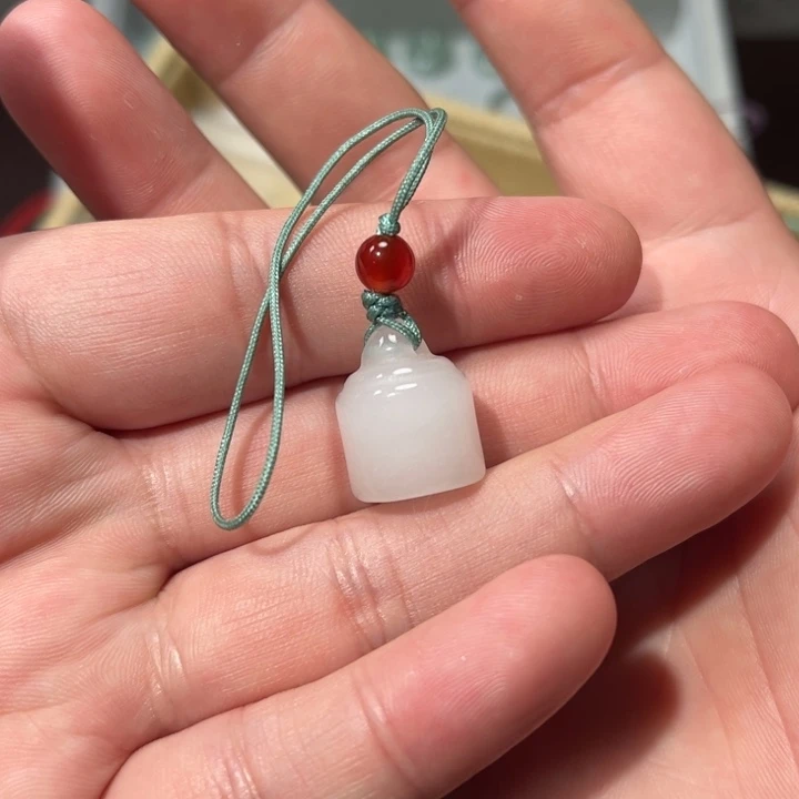 石英质玉（金丝玉）颈饰未镶嵌T****l