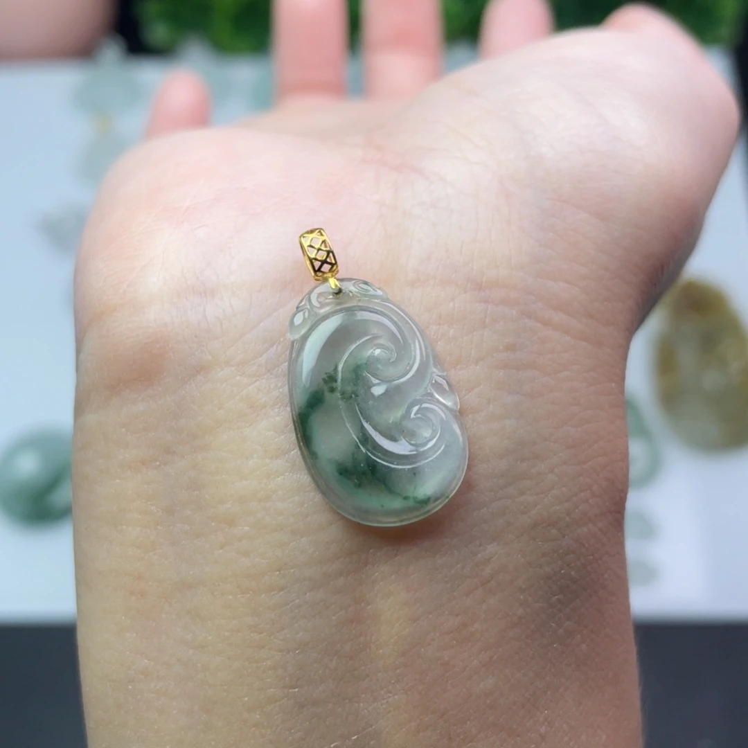 翡翠18K金镶嵌颈饰