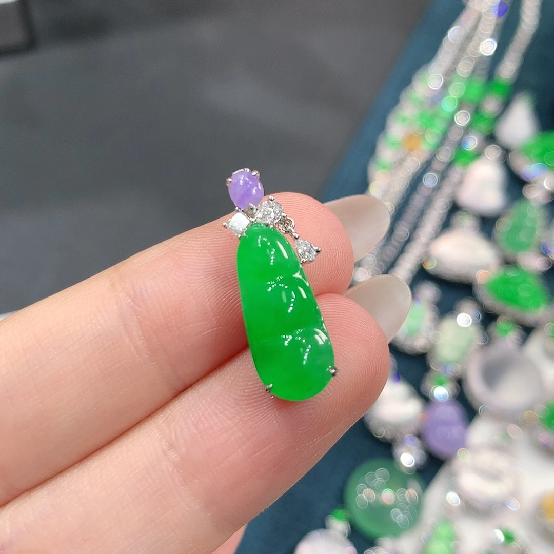 翡翠18K金镶嵌颈饰冰艳阳绿福豆 48小时鉴赏期