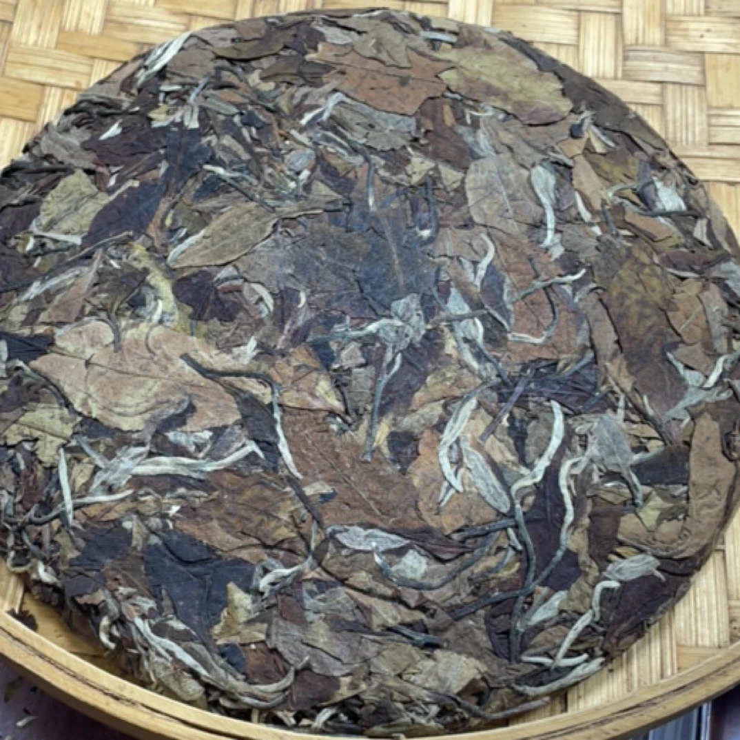 2018年云南松山古树白茶饼