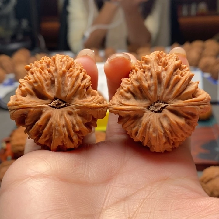 文玩核桃吊坠1号 43尺凹底南疆石 全品