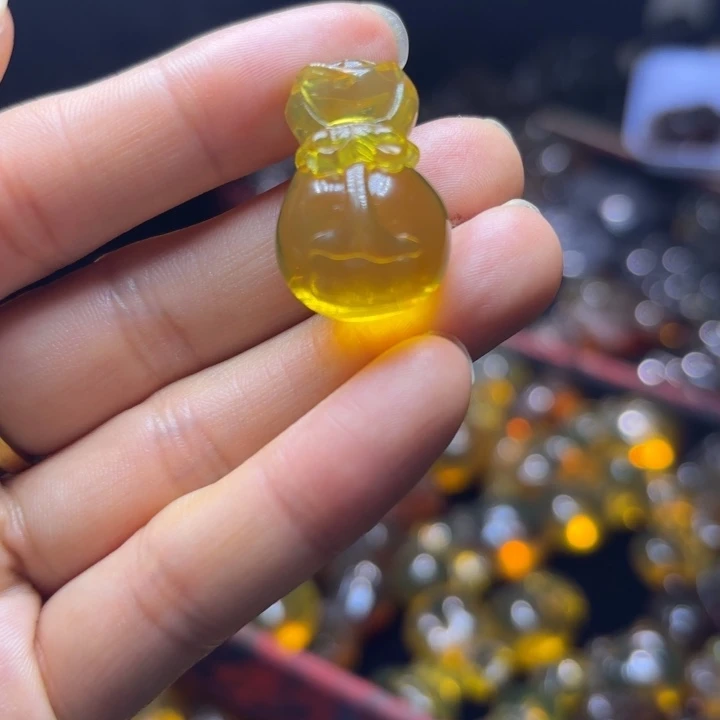 琥珀未镶嵌颈饰缅甸琥珀
