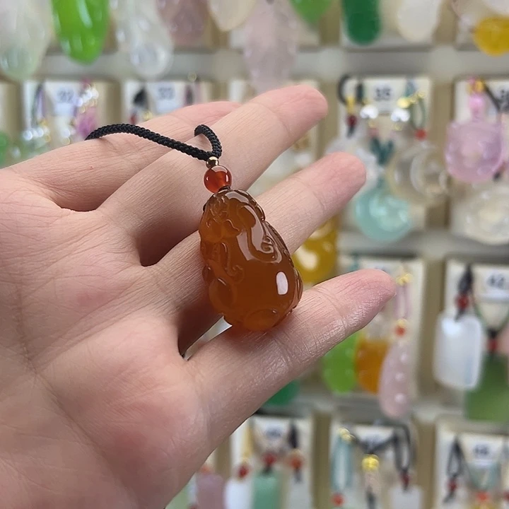 刘***美未镶嵌颈饰玛瑙/玉髓