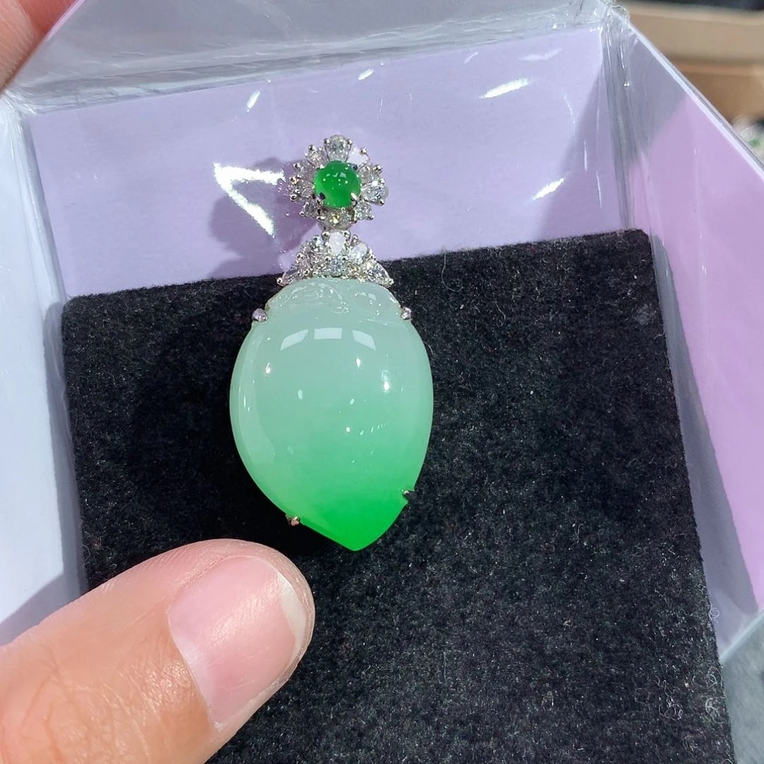 翡翠吊坠(赠链)18K金镶嵌