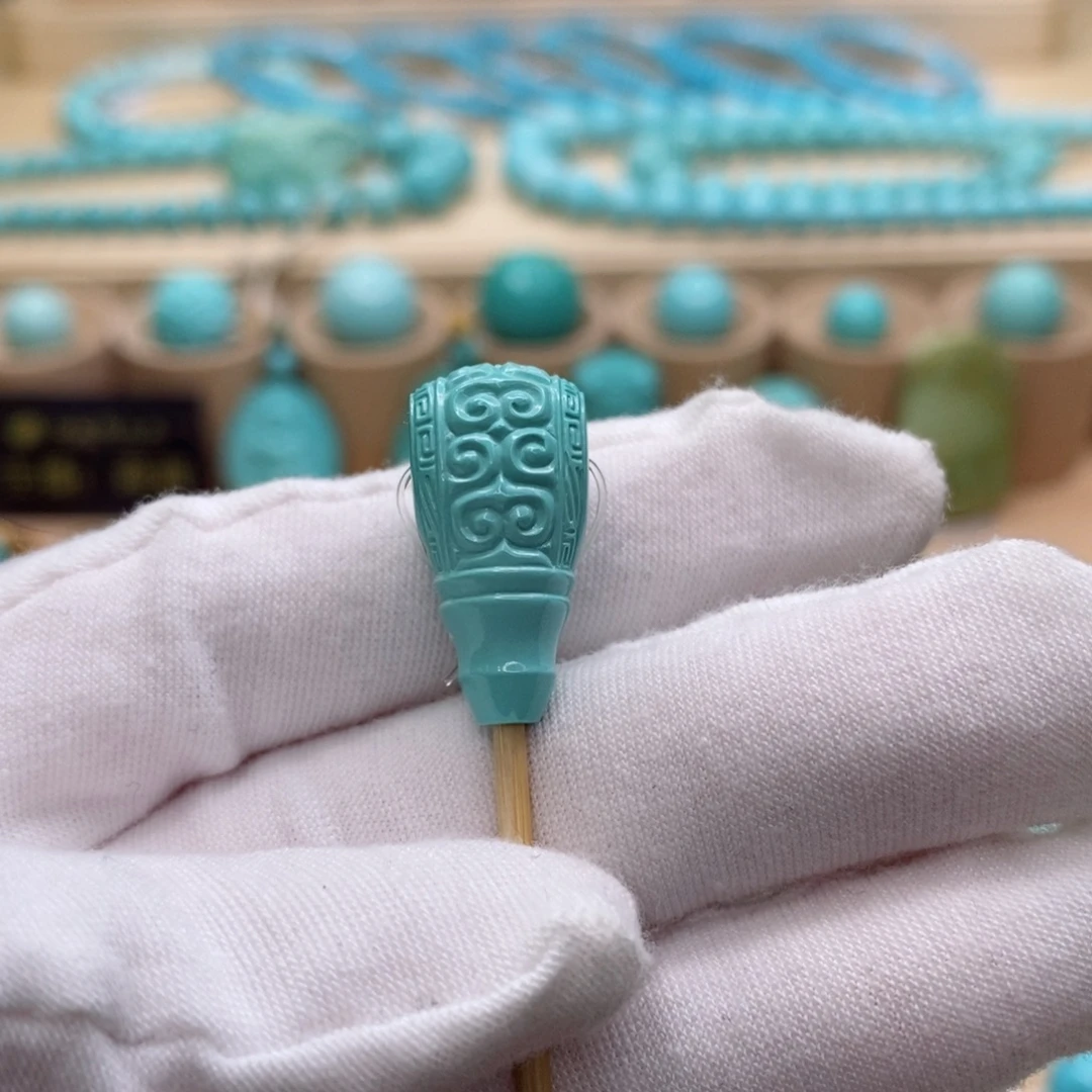 绿松石未镶嵌珠宝奇石