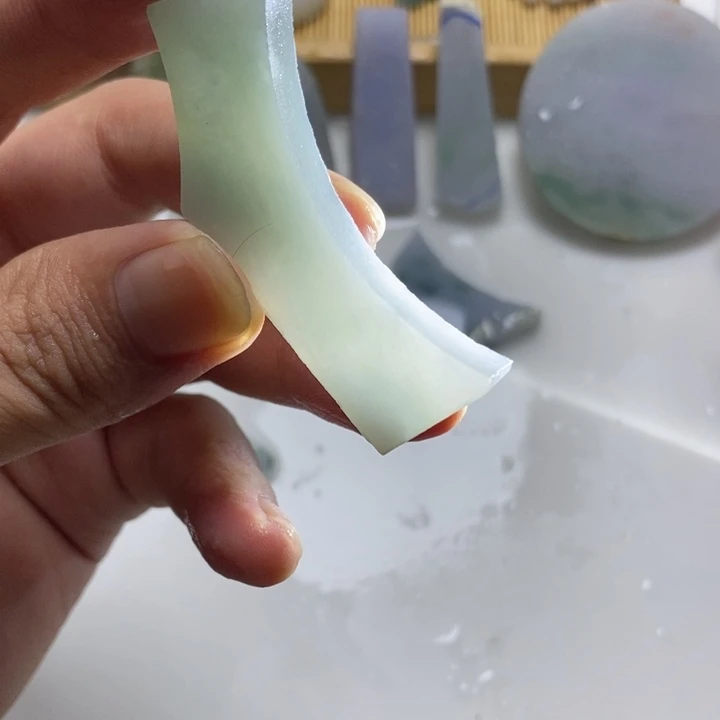 翡翠未镶嵌颈饰材料