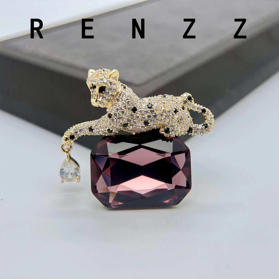 1433紫色方块豹子胸针