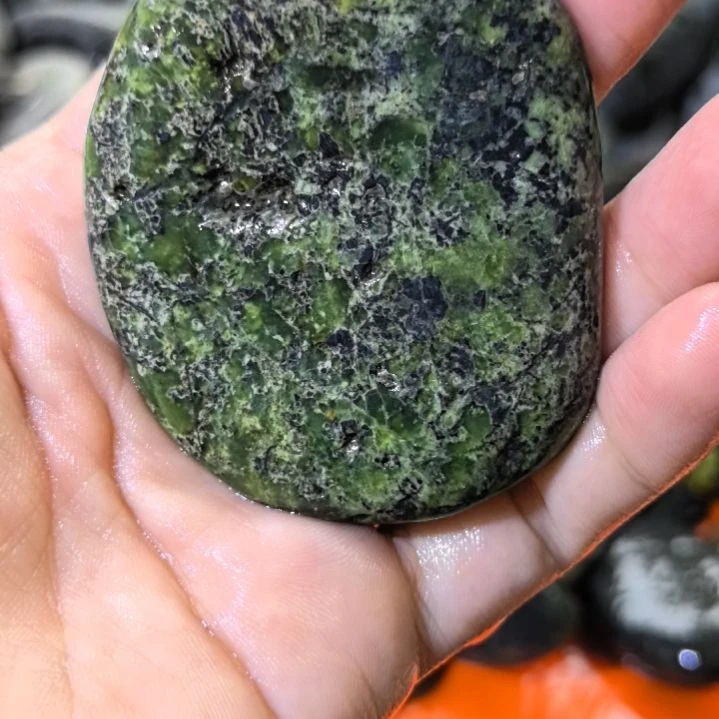 平***米有机玻璃藏玉药王石原石手把件一个