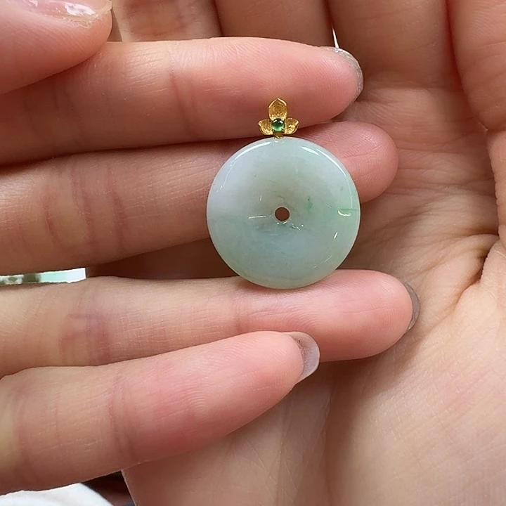 翡翠未镶嵌颈饰平安扣