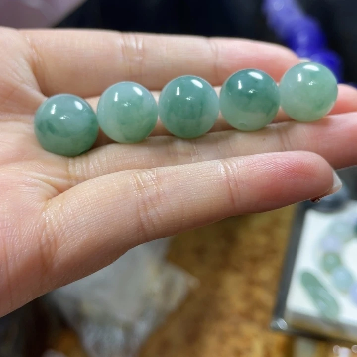 李***永定制翡翠未镶嵌边角料