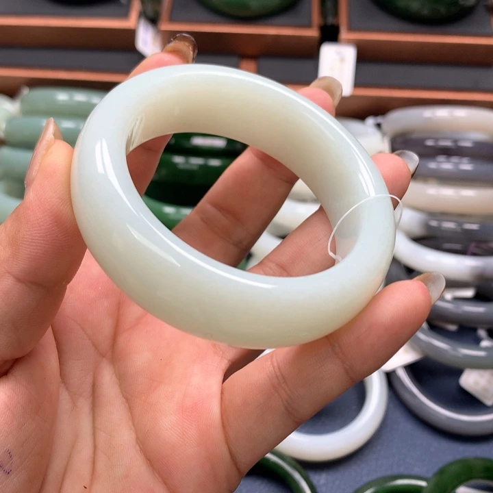 【闪购商品】未镶嵌手镯和田玉