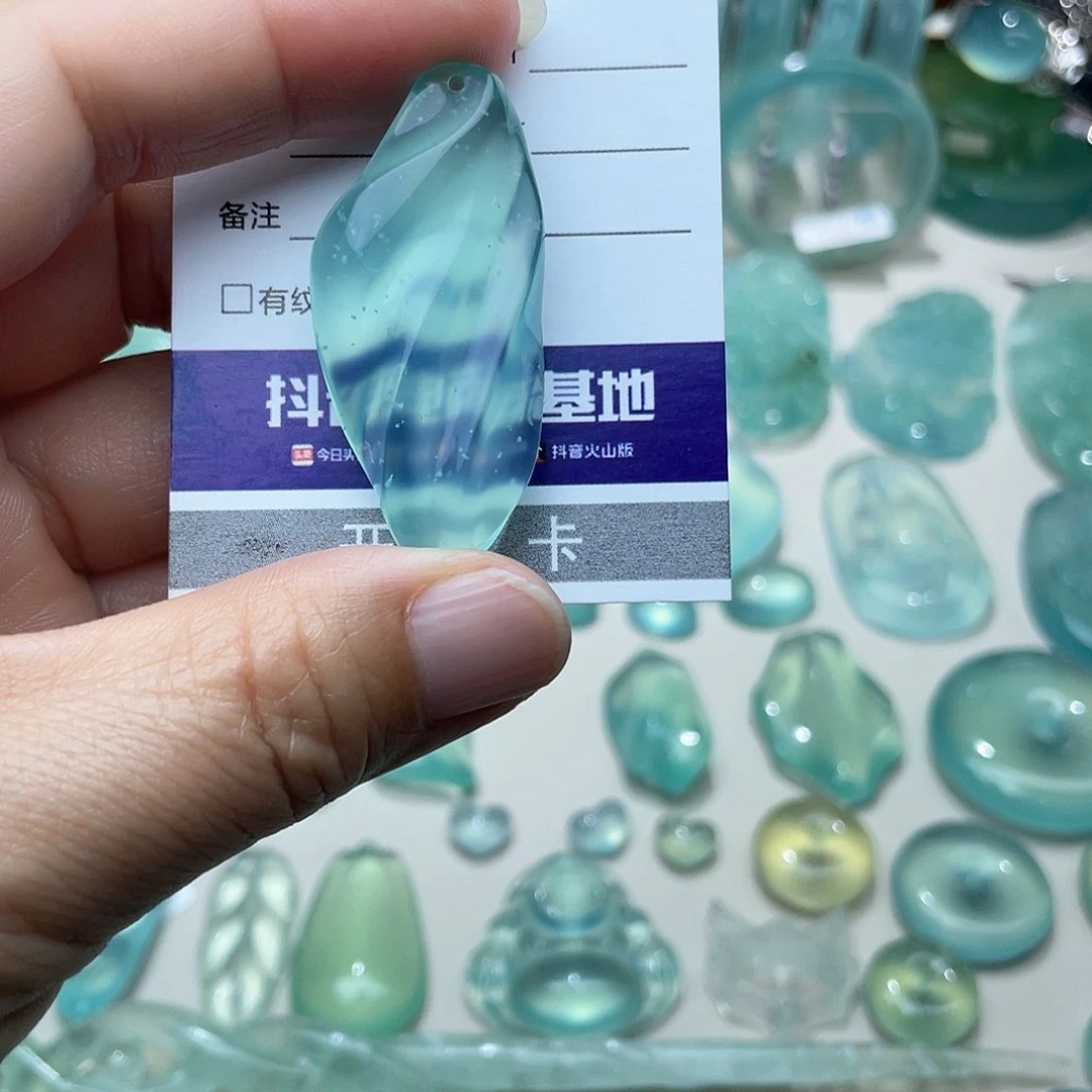 蛇纹石玉颈饰未镶嵌