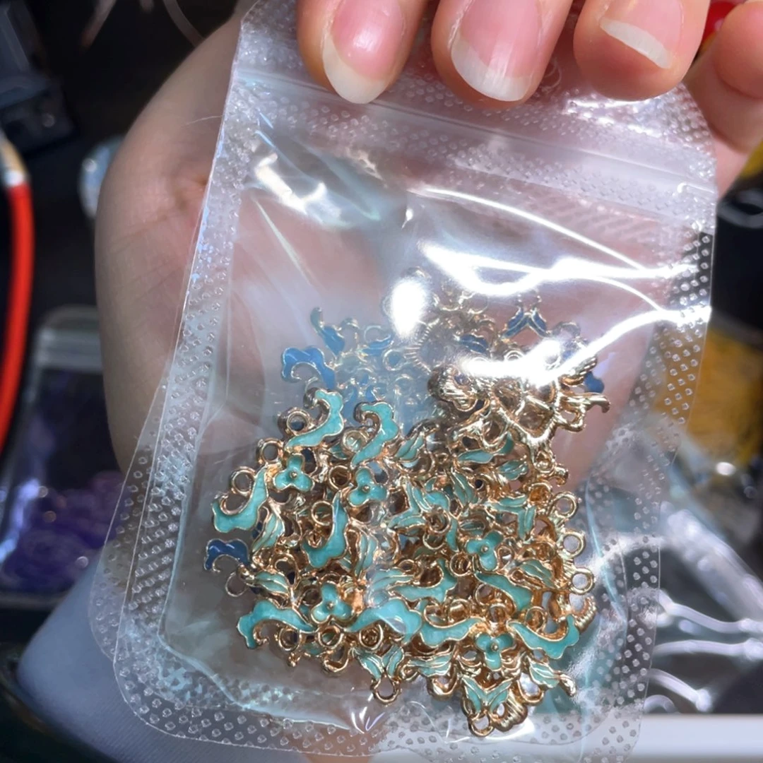 3孔花片3色各10pcs 半成品散珠