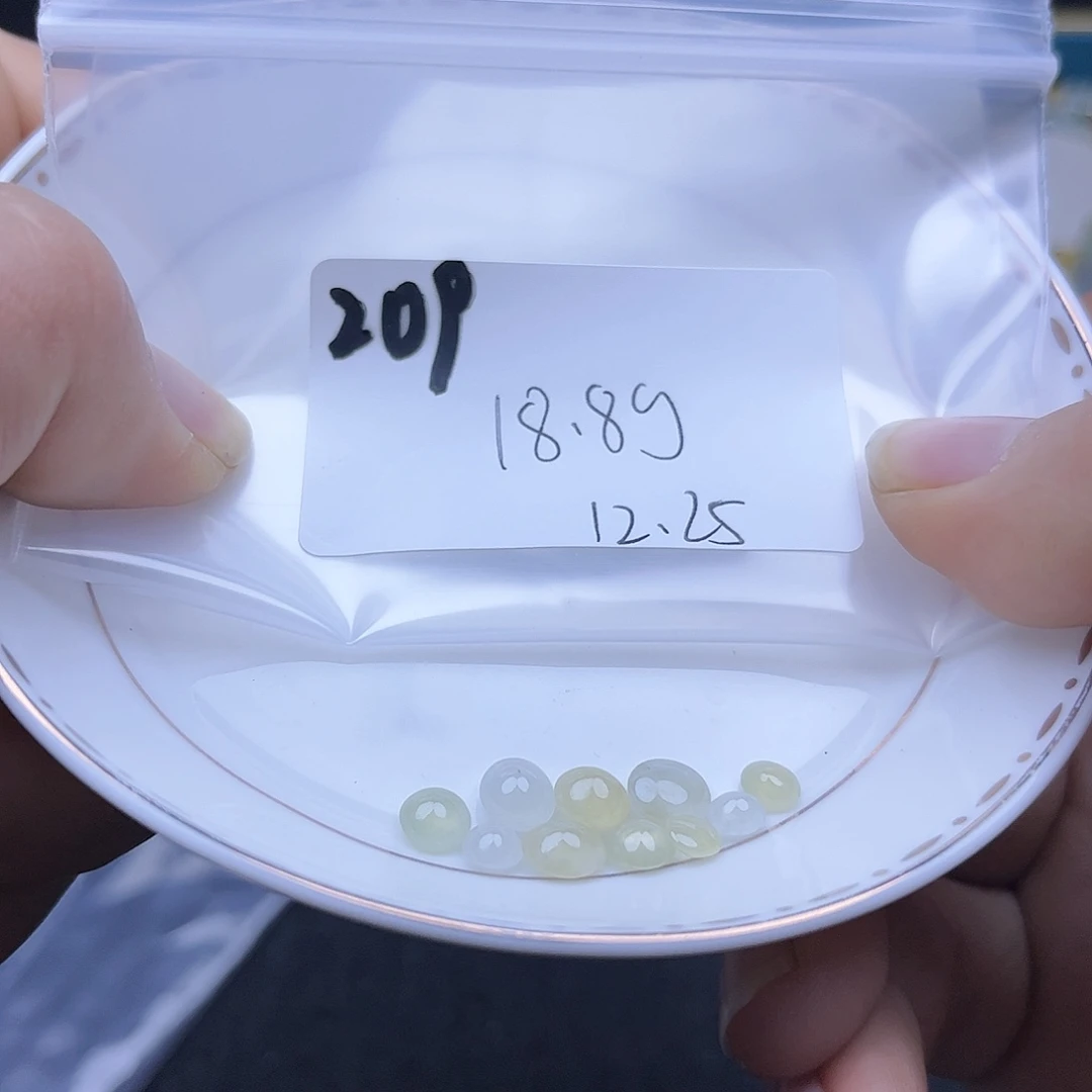 翡翠未镶嵌颈饰不退