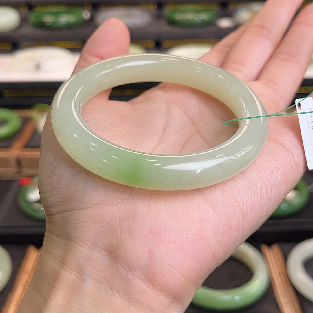 和田玉未镶嵌手镯晴翠