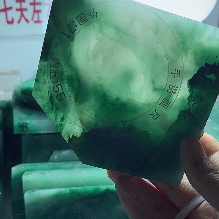 邓***元定制石英质玉（非洲翠）