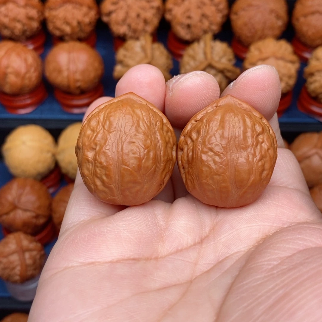 把件文玩核桃手捻野生石头