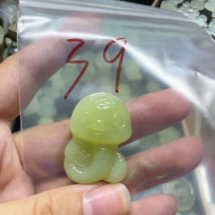 透闪石-蛇纹石玉吊坠未镶嵌