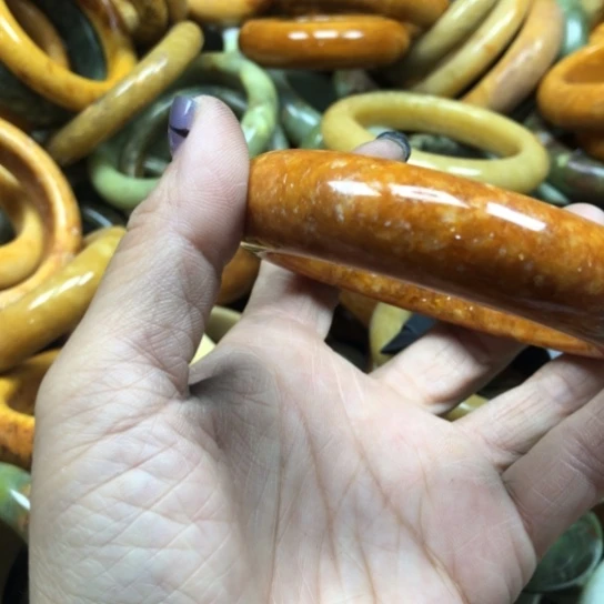 未镶嵌蛇纹石玉手镯?