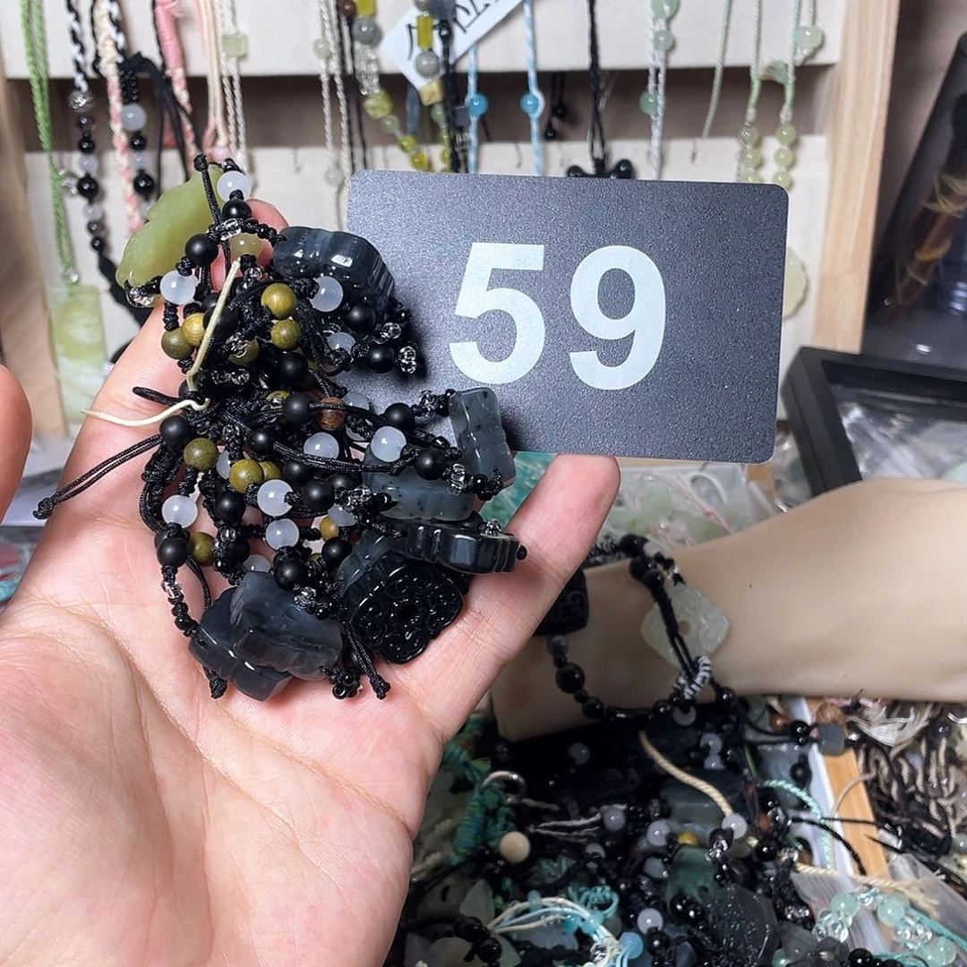 蛇纹石玉颈饰合金