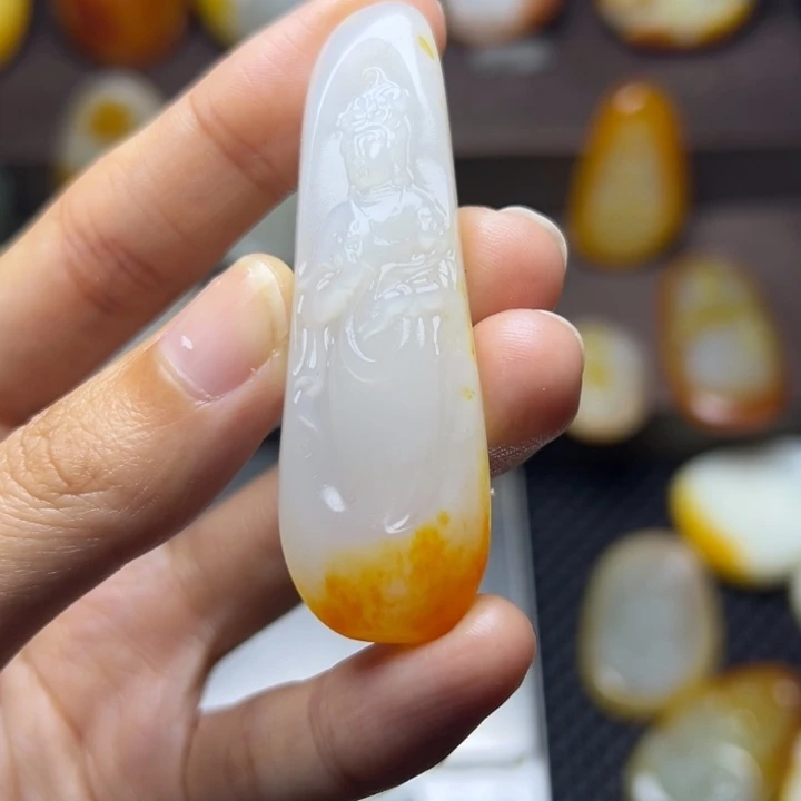 心***安和田玉未镶嵌颈饰