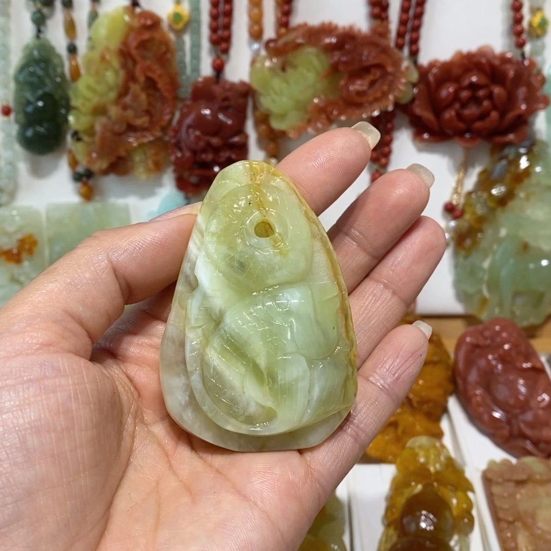 蛇纹石玉未镶嵌颈饰
