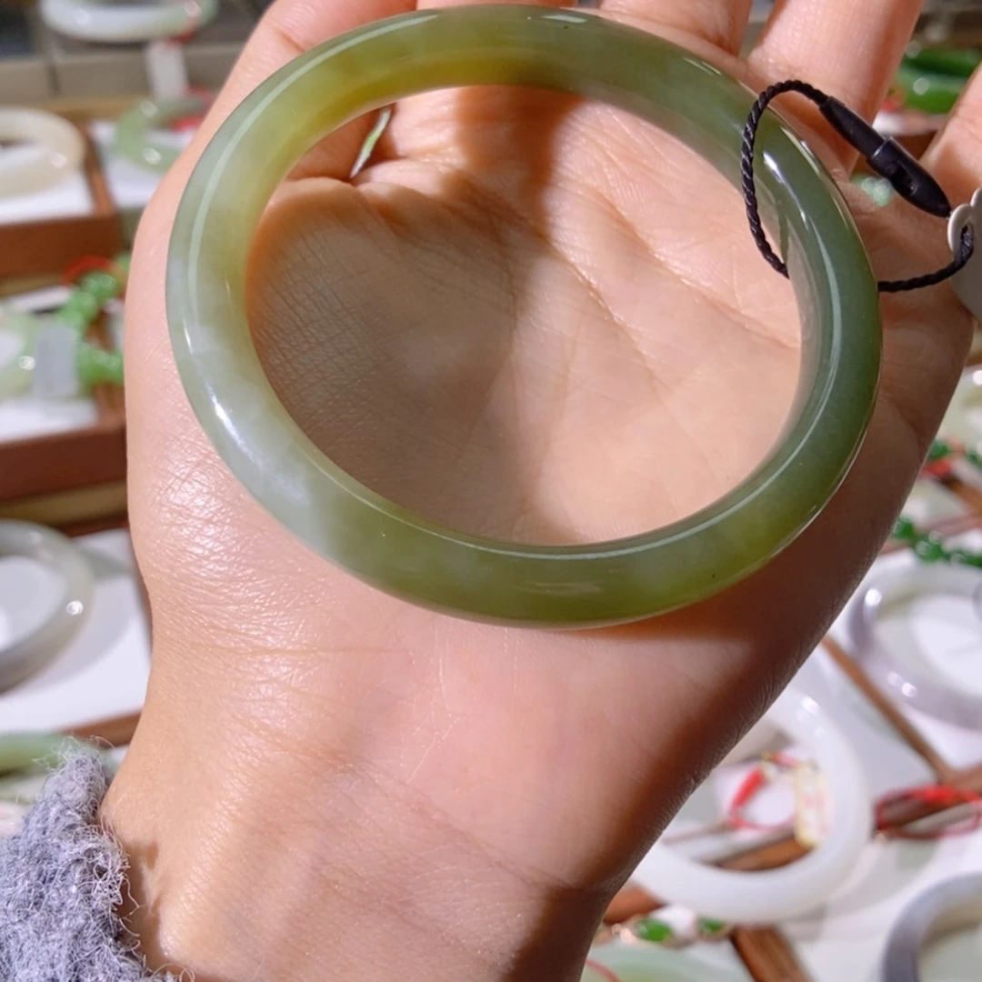 【闪购商品】未镶嵌手镯和田玉