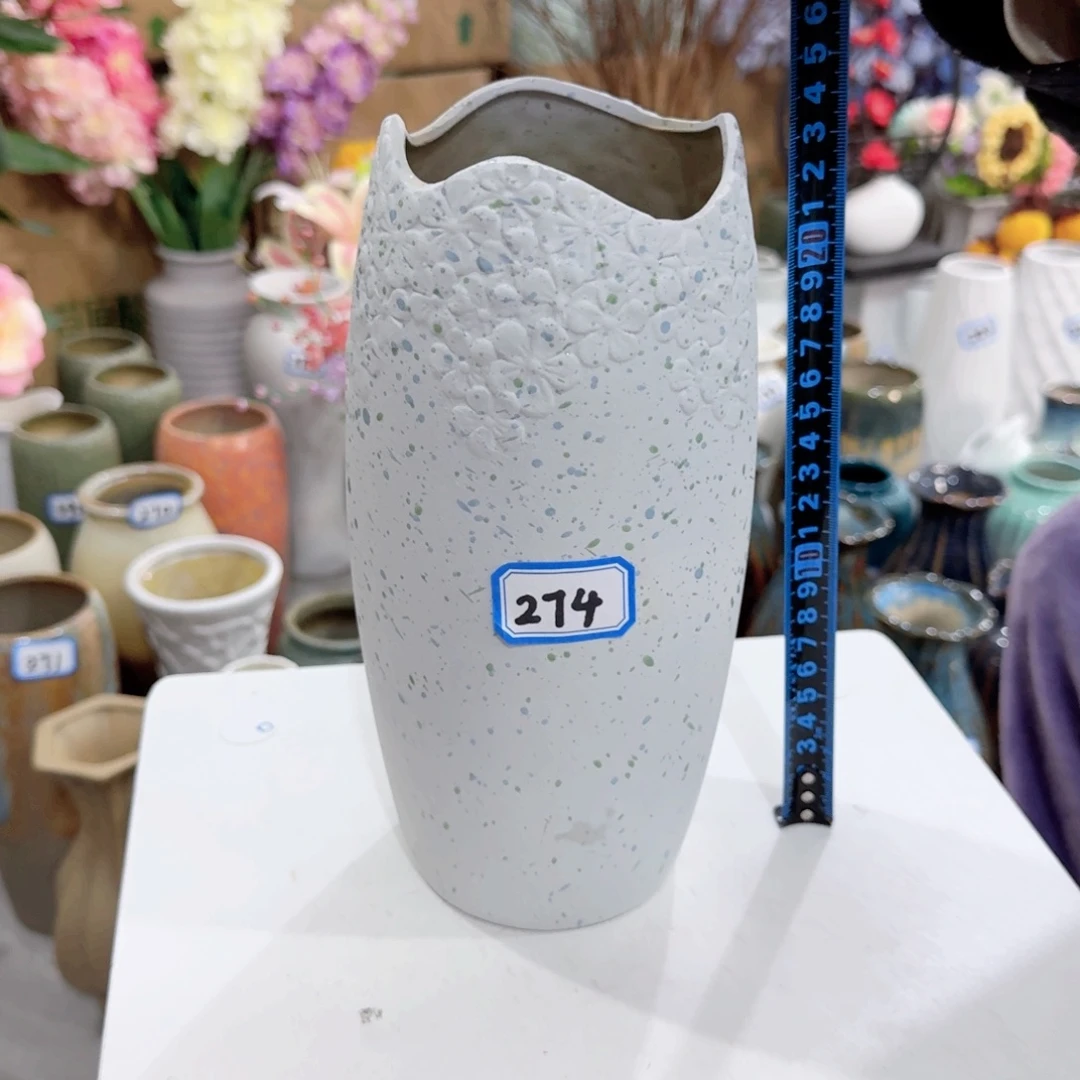 274号陶瓷高24厘米微瑕一个