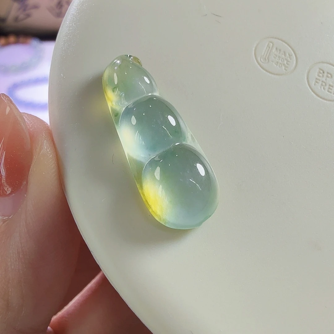 翡翠未镶嵌颈饰高冰三彩豆子