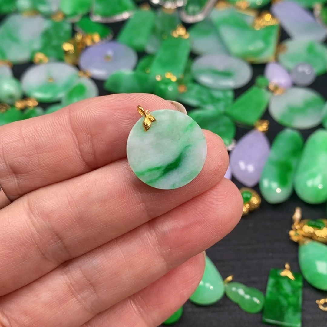 翡翠18K金镶嵌颈饰翡翠