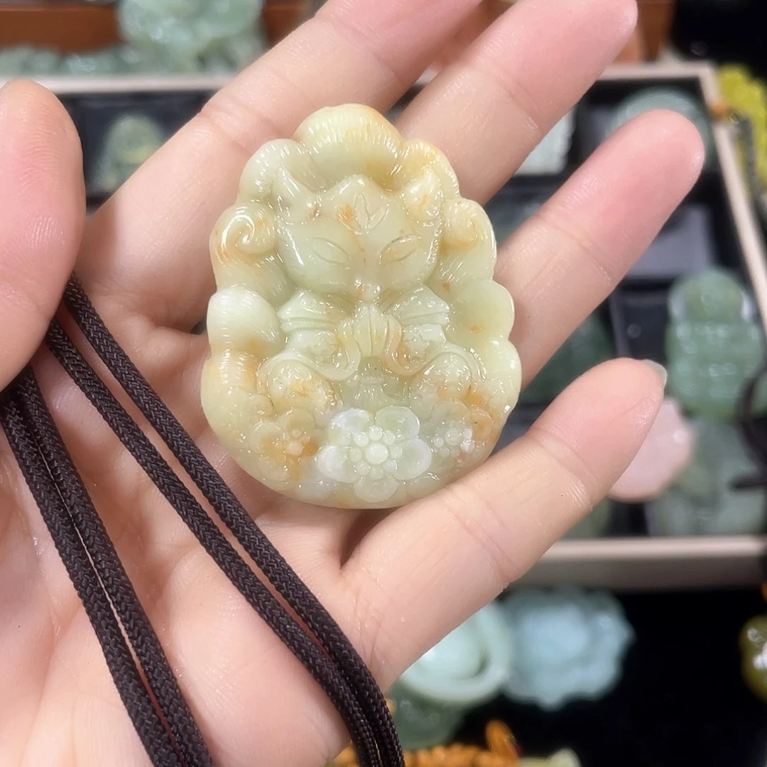 蛇纹石玉颈饰未镶嵌