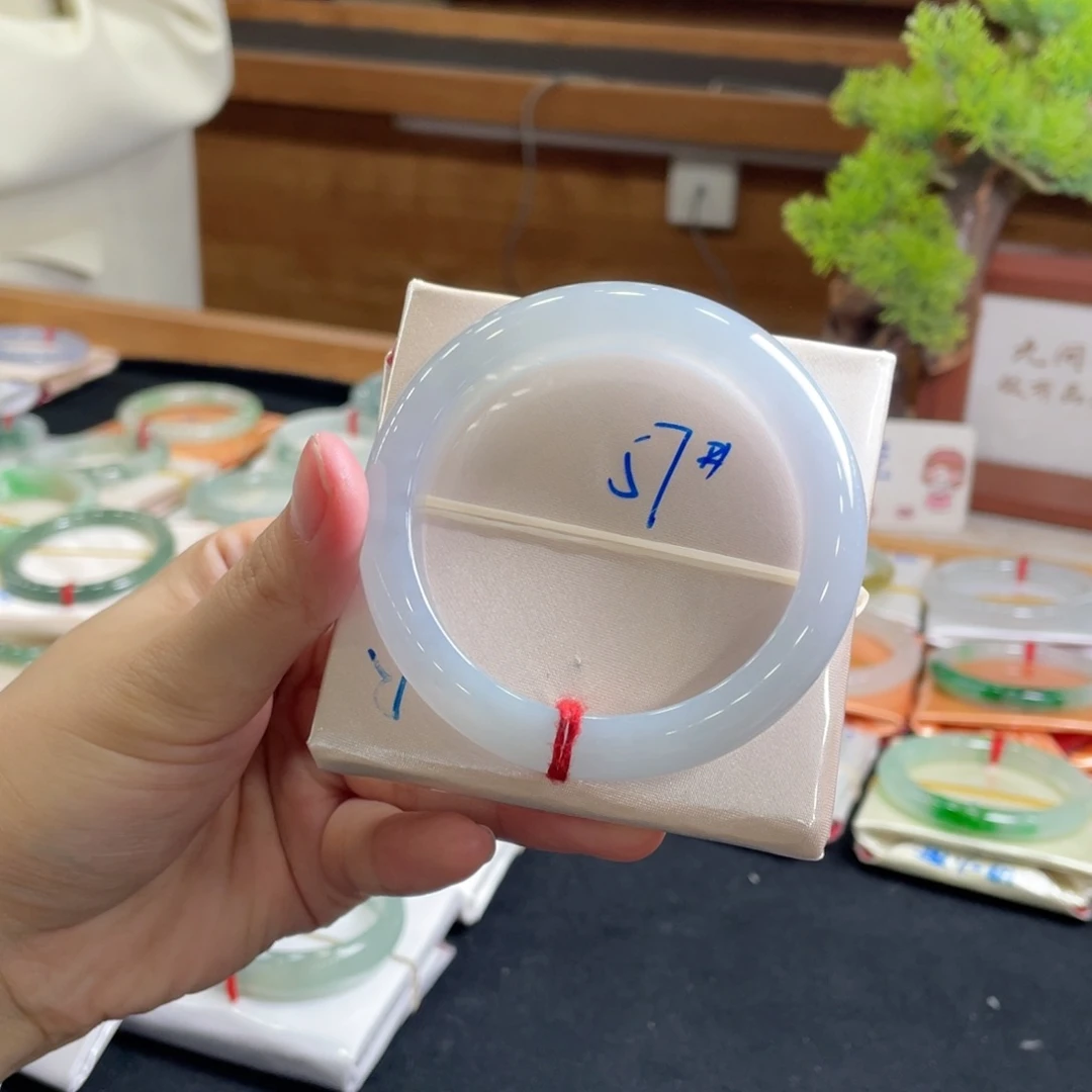 翡翠手镯未镶嵌（****车57.3 正圈 