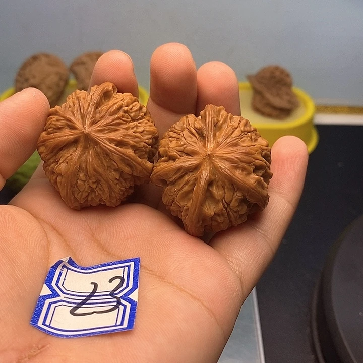 那***柔文玩核桃把件四棱