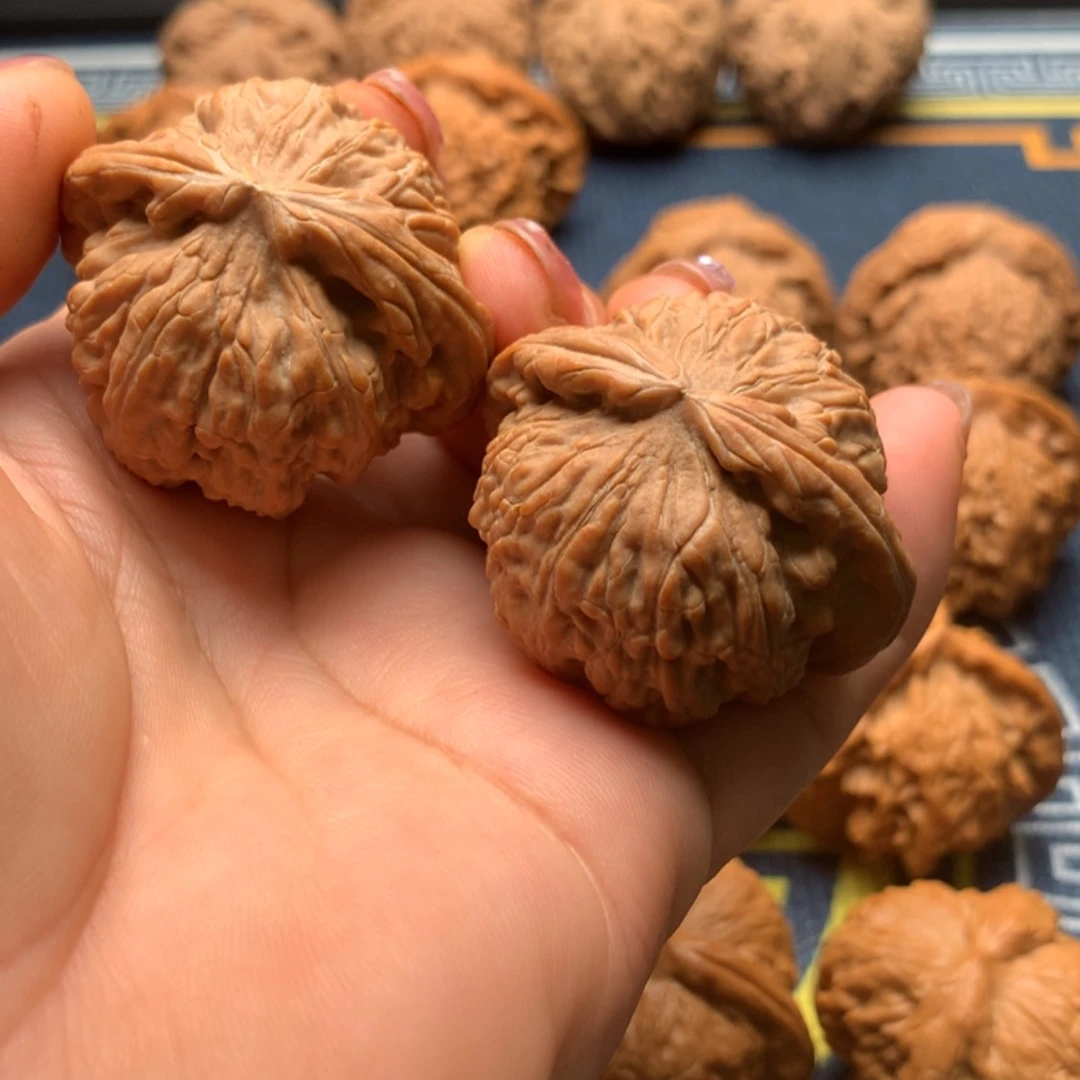 【闪购商品】把件文玩核桃玻***城白狮子40