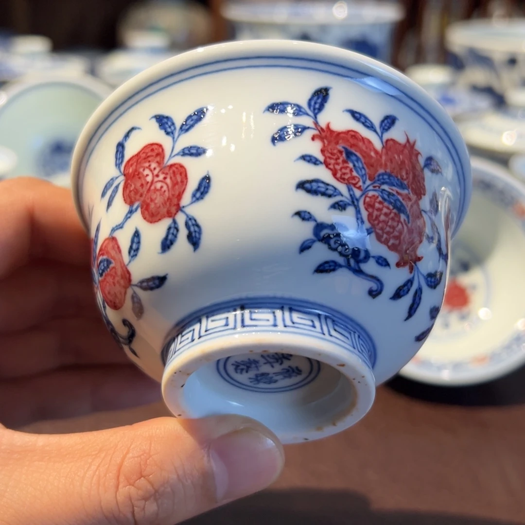 精品青花釉里红三多纹压手杯口径约9.3厘米