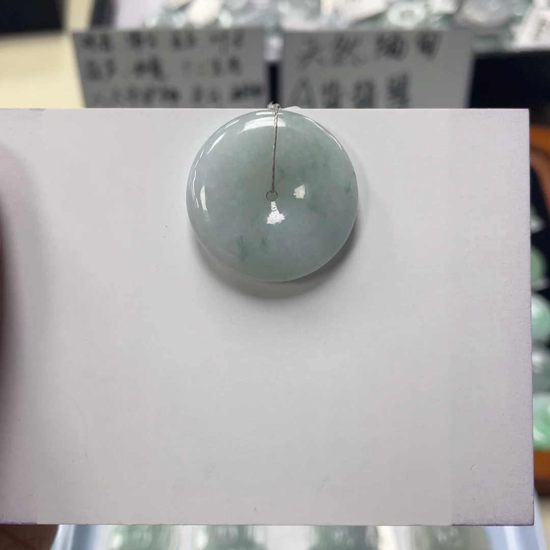 翡翠颈饰未镶嵌平安扣