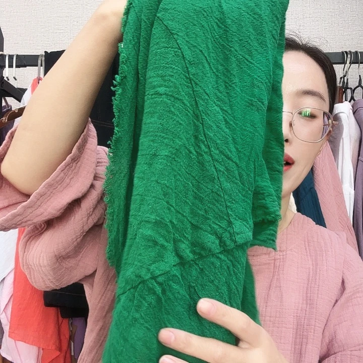 麻稀疏麻绿色围巾一条