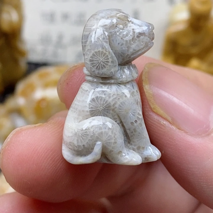 颈饰未镶嵌硅化珊瑚（珊瑚玉）小摆件