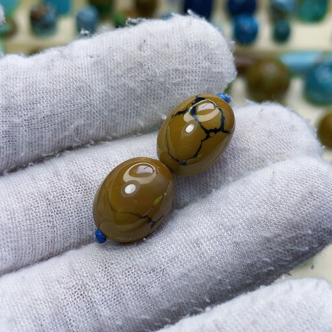 绿松石未镶嵌颈饰