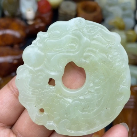 未镶嵌蛇纹石玉颈饰98